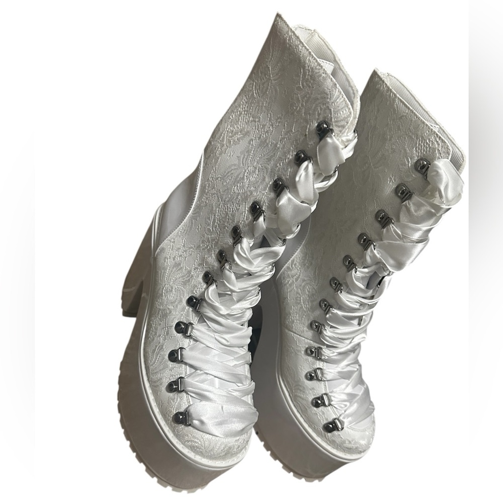 YRU lace platforms